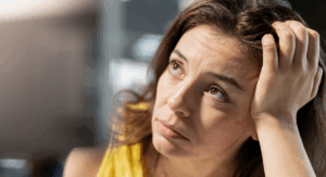 Mujer cambios hormonales caída capilar